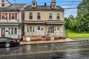 435 W Centre St, Shenandoah, PA 17976 - Photo 2