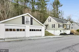 412 E Bacon St, Pottsville, PA 17901 - Photo 4