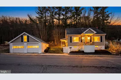 412 E Bacon Street, Pottsville, PA 17901 - Photo 2