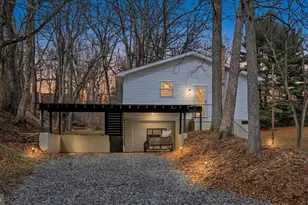 1024 Pine St, Pottsville, PA 17901 - Photo 2