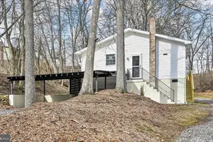 1024 Pine St, Pottsville, PA 17901 - Photo 4