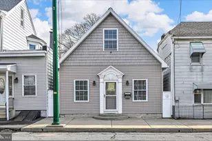 135 S 2nd St, Saint Clair, PA 17970 - Photo 1