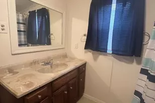 802 Grant St, Pottsville, PA 17901 - Photo 2