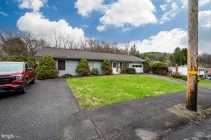585 N Wade Rd, Saint Clair, PA 17970 - Photo 4