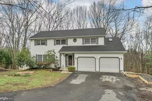 826 Pinewood Dr, Pottsville, PA 17901 - Photo 4