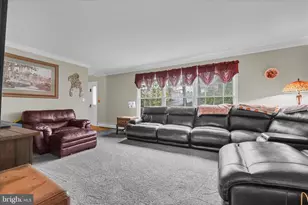 826 Pinewood Dr, Pottsville, PA 17901 - Photo 8