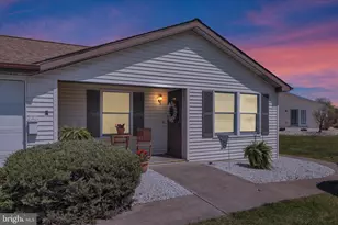 555 Honeysuckle Ct, Pine Grove, PA 17963 - Photo 2