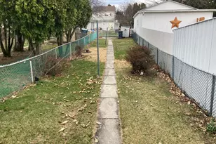 143 N Railroad Ave, Frackville, PA 17931 - Photo 2