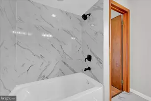 300 Topeka Ave, Shenandoah, PA 17976 - Photo 18