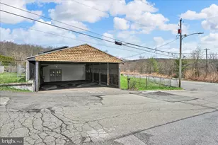 300 Topeka Ave, Shenandoah, PA 17976 - Photo 38
