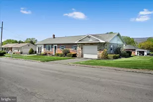 214 W Maple St, Valley View, PA 17983 - Photo 30