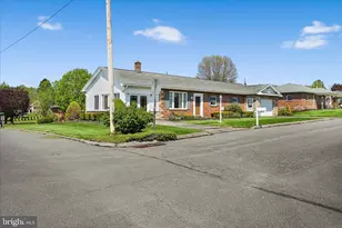 214 W Maple St, Valley View, PA 17983 - Photo 28