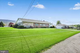 214 W Maple St, Valley View, PA 17983 - Photo 6