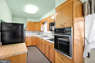 214 W Maple St, Valley View, PA 17983 - Photo 16