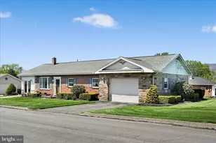214 W Maple St, Valley View, PA 17983 - Photo 4