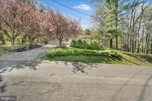 2377 Stallion Dr, Auburn, PA 17922 - Photo 2
