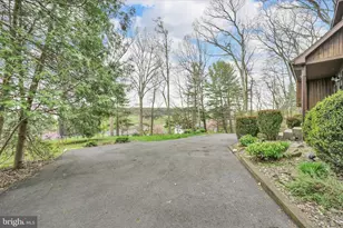 31 Harvey Dr, Pine Grove, PA 17963 - Photo 2