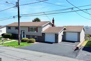 240 Arizona Ave, Shenandoah, PA 17976 - Photo 2