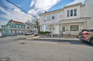 100 W Cherry St, Shenandoah, PA 17976 - Photo 2