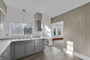 8 N Wolfe St, Pottsville, PA 17901 - Photo 10