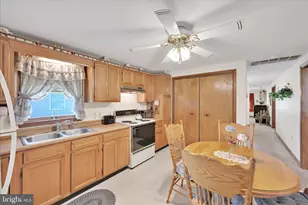545 Honeysuckle Ct, Pine Grove, PA 17963 - Photo 12