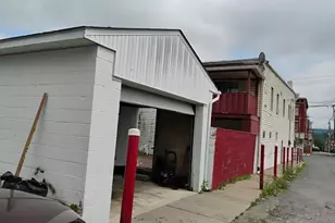 21 E Centre St, Shenandoah, PA 17976 - Photo 8
