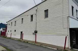 21 E Centre St, Shenandoah, PA 17976 - Photo 2