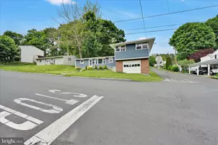 636 Snyder St, Pottsville, PA 17901 - Photo 2