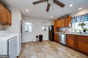 7 Fairview St, Pine Grove, PA 17963 - Photo 16