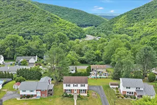 89 Deerfield Dr, Pottsville, PA 17901 - Photo 2