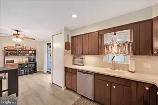 89 Deerfield Dr, Pottsville, PA 17901 - Photo 16