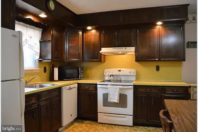 1825 S 2nd Avenue, Pottsville, PA 17901 - Photo 12