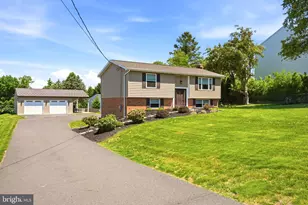 706 S Shawnee Dr, Auburn, PA 17922 - Photo 2