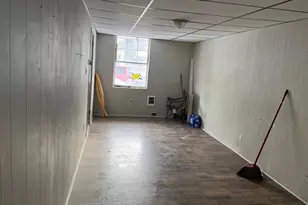 225 W Centre St, Shenandoah, PA 17976 - Photo 2