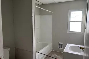 225 W Centre St, Shenandoah, PA 17976 - Photo 6