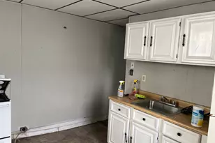 225 W Centre St, Shenandoah, PA 17976 - Photo 8