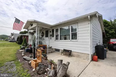 223 E Bacon Street, Pottsville, PA 17901 - Photo 2