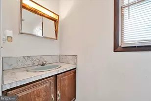 2001 Chestnut St, Pottsville, PA 17901 - Photo 18