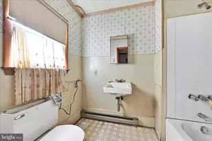 527 W Mahanoy St, Mahanoy City, PA 17948 - Photo 8