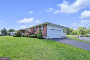 1004 Maple St, Pottsville, PA 17901 - Photo 2