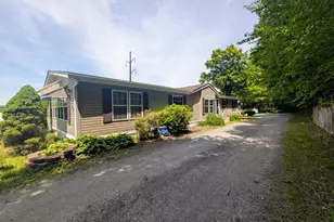 180 St Clair Ave, Pottsville, PA 17901 - Photo 2
