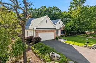 1 Pinewood Cir, Hazleton, PA 18202 - Photo 2
