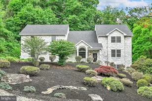 1289 Oak Terrace Ln, Pottsville, PA 17901 - Photo 2