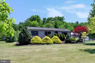 284 Blue Mountain Dr, New Ringgold, PA 17960 - Photo 2