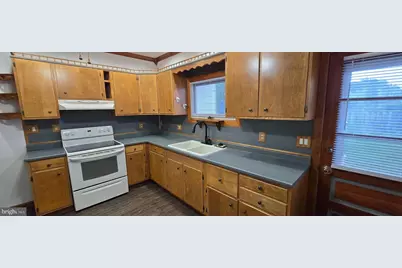 325 W Spring Street, Frackville, PA 17931 - Photo 4