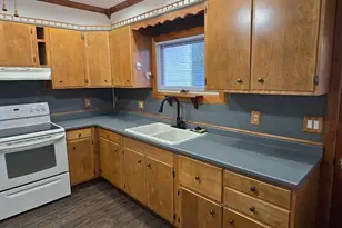 325 W Spring St, Frackville, PA 17931 - Photo 4