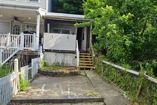 605 E Centre St, Mahanoy City, PA 17948 - Photo 2