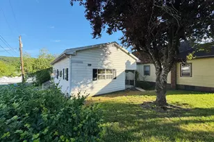 251 N Columbia St, Tamaqua, PA 18252 - Photo 2
