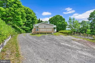 305 Pennsylvania Ave, Shenandoah, PA 17976 - Photo 2