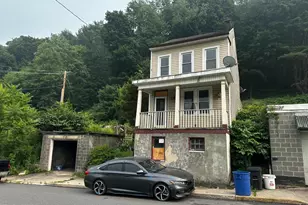 415 Peacock St, Pottsville, PA 17901 - Photo 1